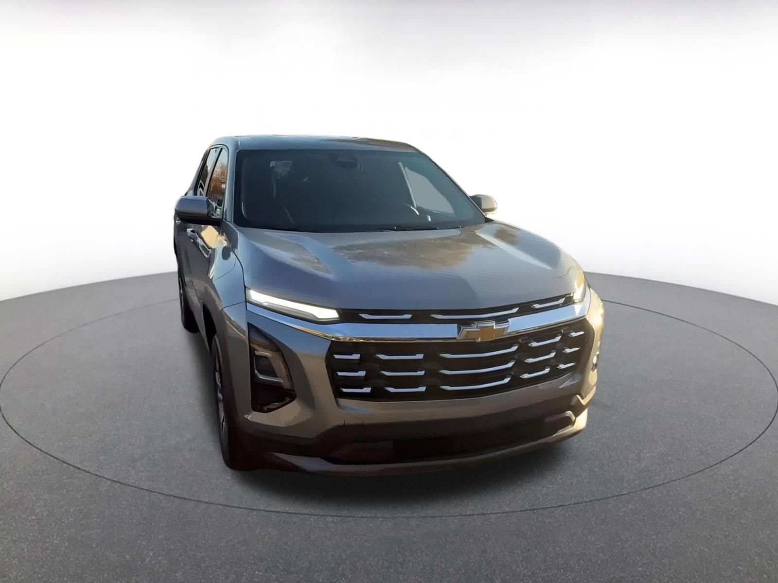 Used 2025 Chevrolet Equinox LT image 3