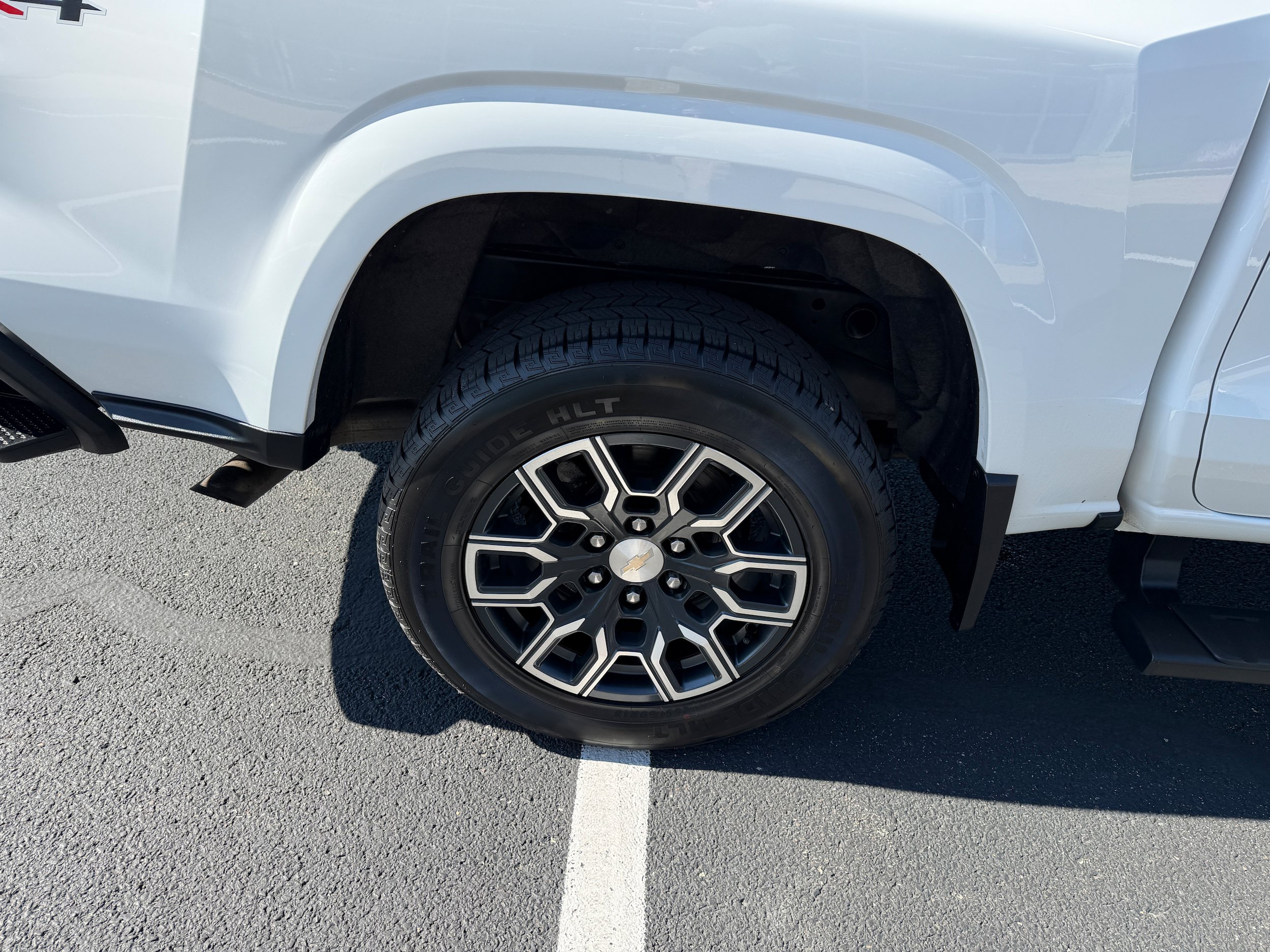 Used 2024 Chevrolet Colorado LT w/ LT Convenience Package III AWD/4WD image 13