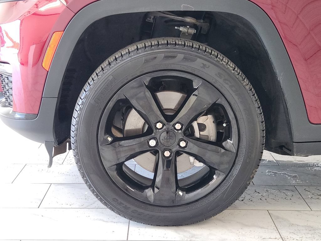 Used 2025 Jeep Grand Cherokee L Limited w/ Black Appearance Package RWD image 10