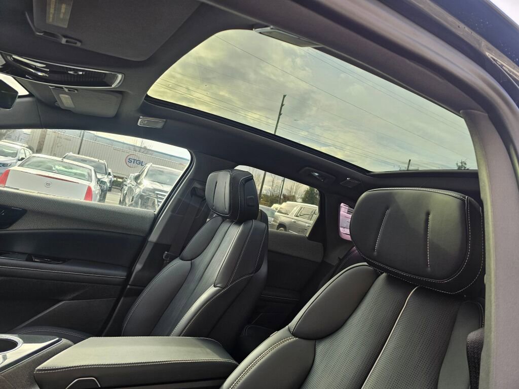 New 2026 Cadillac Optiq Luxury 2 image 25