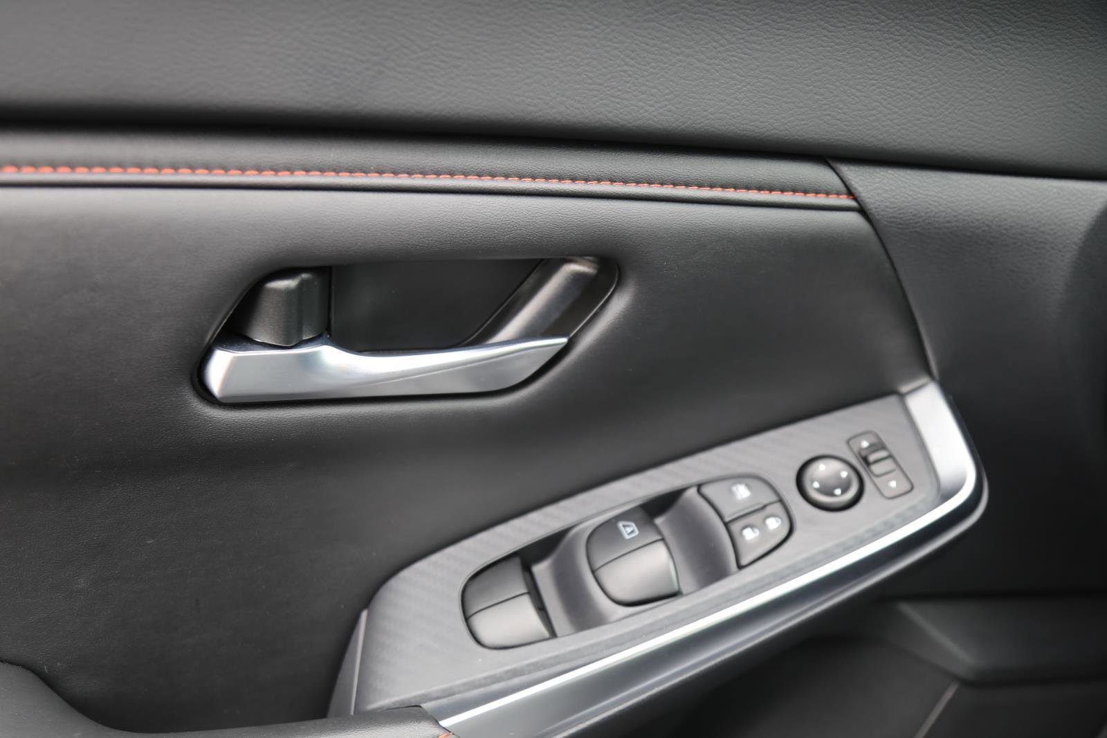 Used 2025 Nissan Sentra SR FWD image 6