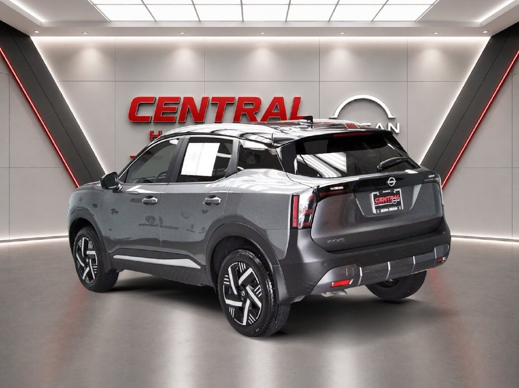 Used 2026 Nissan Kicks SV FWD image 3