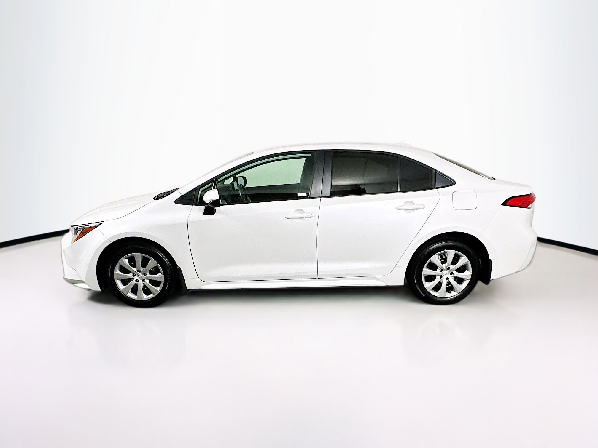 Used 2025 Toyota Corolla LE image 4