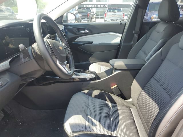 Used 2025 Chevrolet Trax LT w/ LT Convenience Package FWD image 16