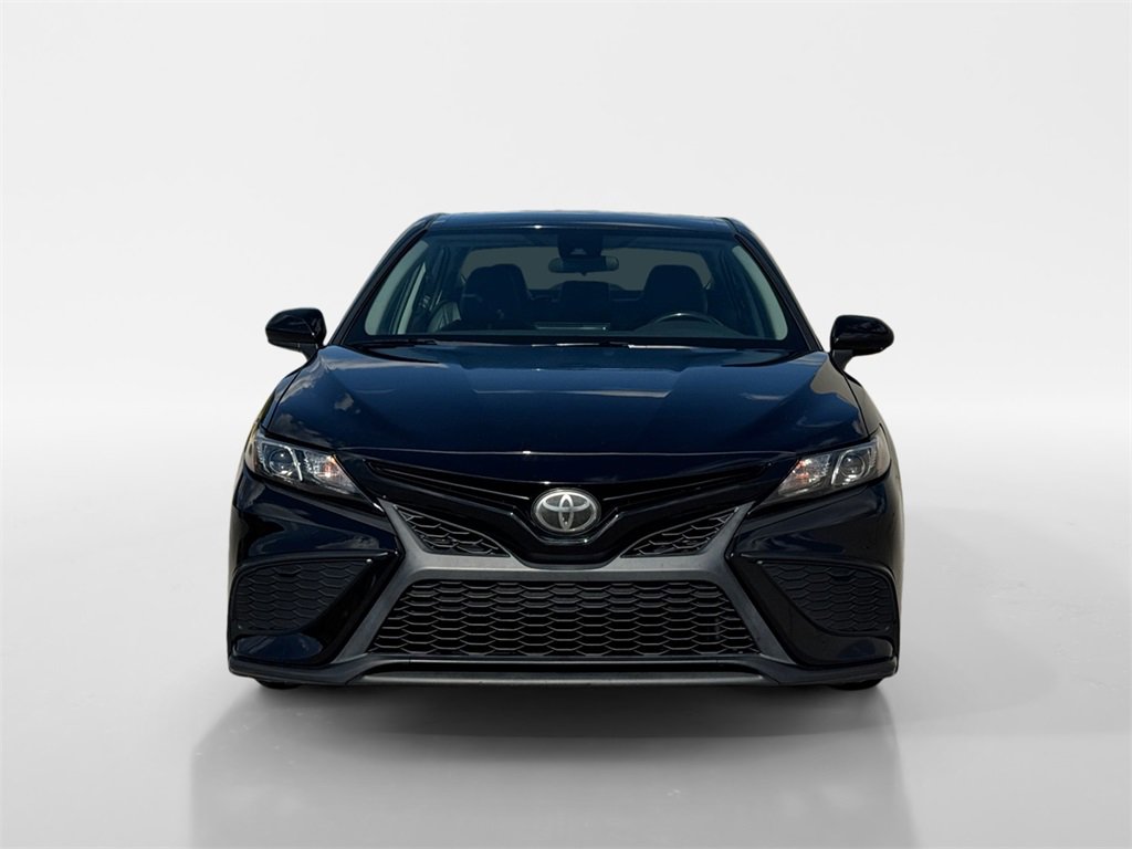 Used 2021 Toyota Camry SE image 2