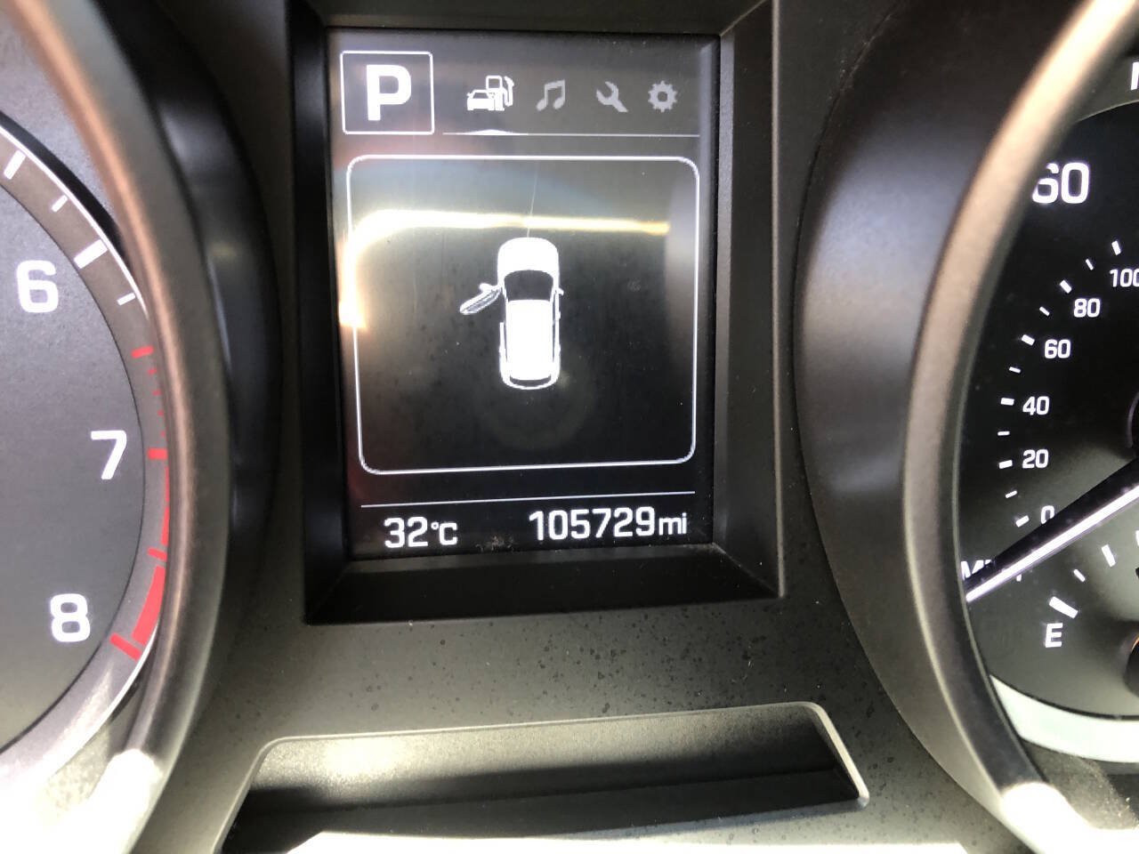 Used 2017 Hyundai Santa Fe Sport w/ Cargo Package FWD image 20