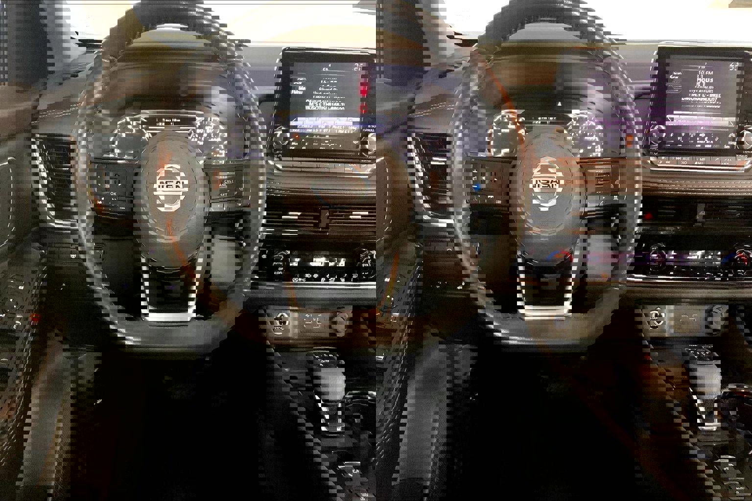 Used 2021 Nissan Rogue SV w/ Premium Package image 5