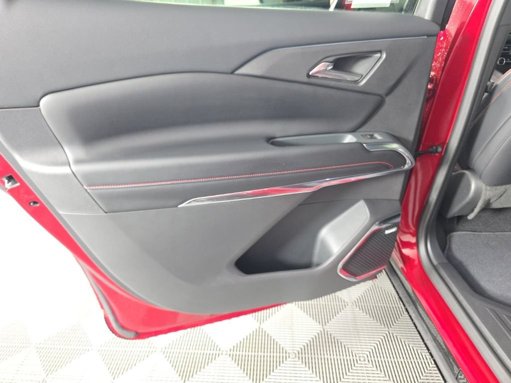 New 2027 Chevrolet Traverse RS w/ LPO, Floor Liner Package FWD image 28