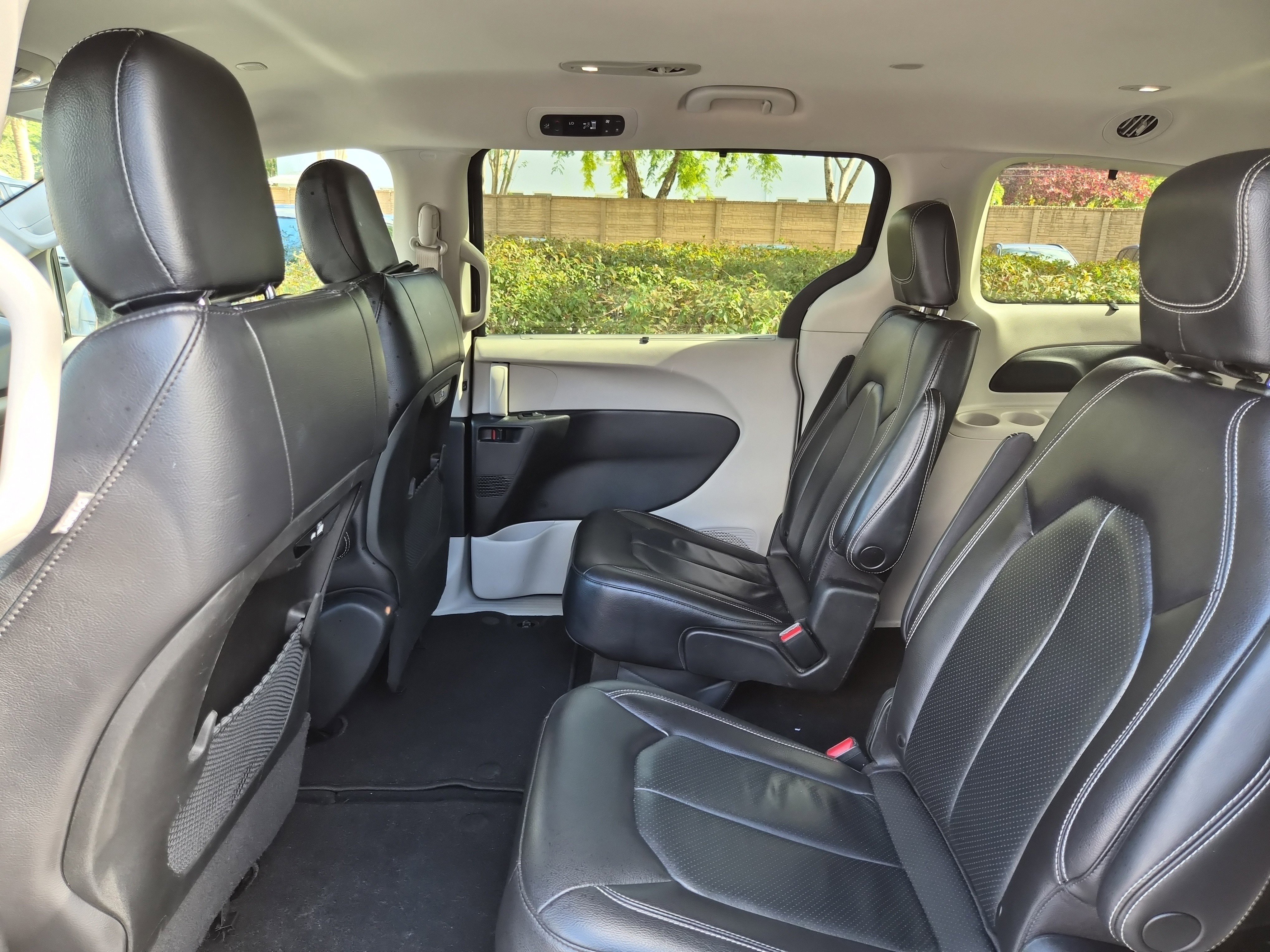 Used 2022 Chrysler Pacifica Touring-L image 13