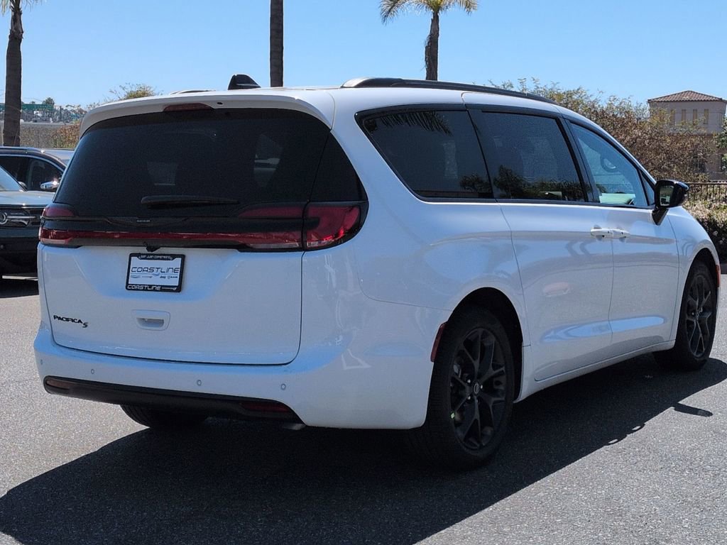 New 2026 Chrysler Pacifica Select image 5