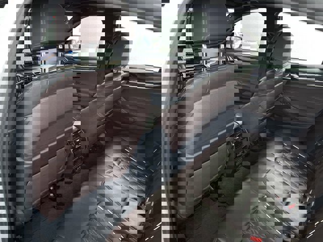 Used 2021 BMW 540i image 25