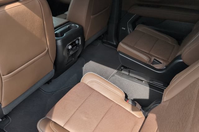 Used 2023 Chevrolet Suburban High Country AWD/4WD image 13
