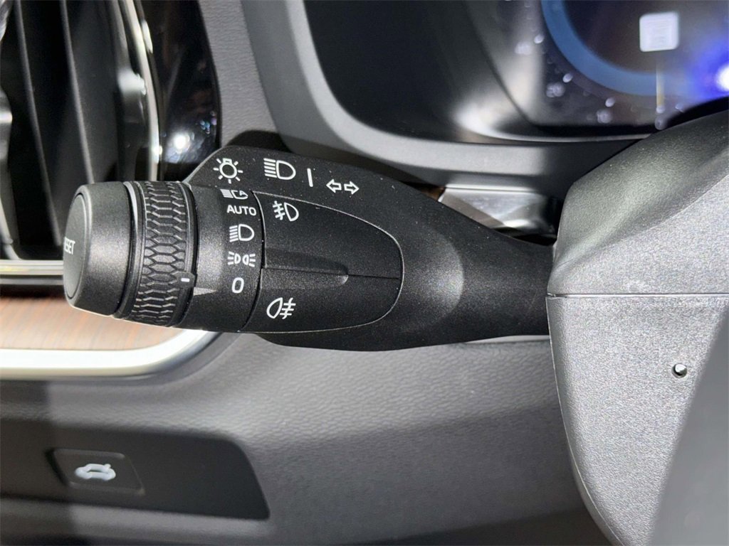 Used 2024 Volvo S60 B5 Plus image 27