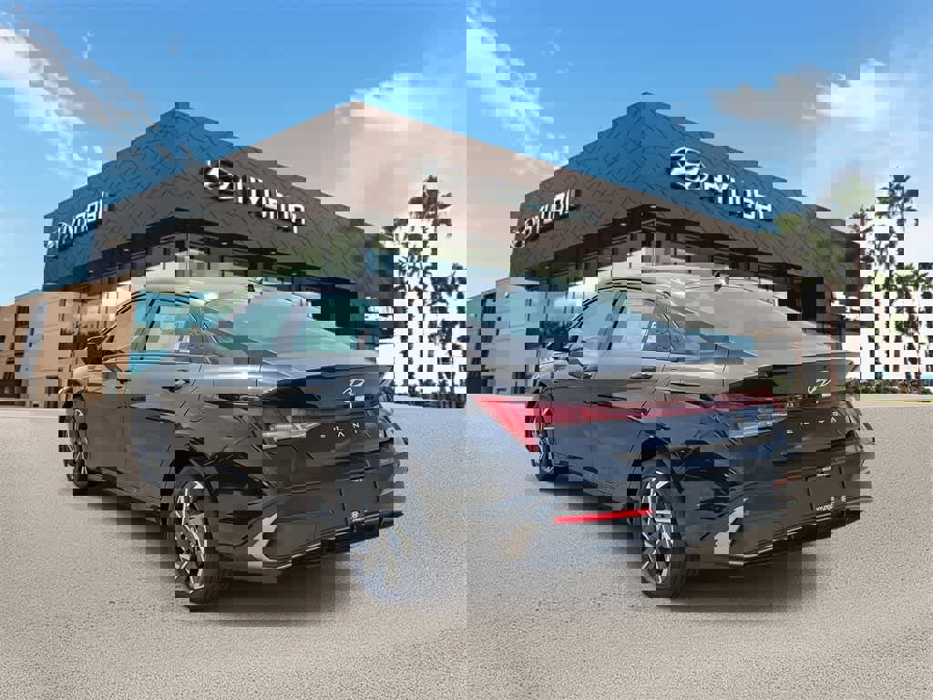 New 2025 Hyundai Elantra SEL image 2