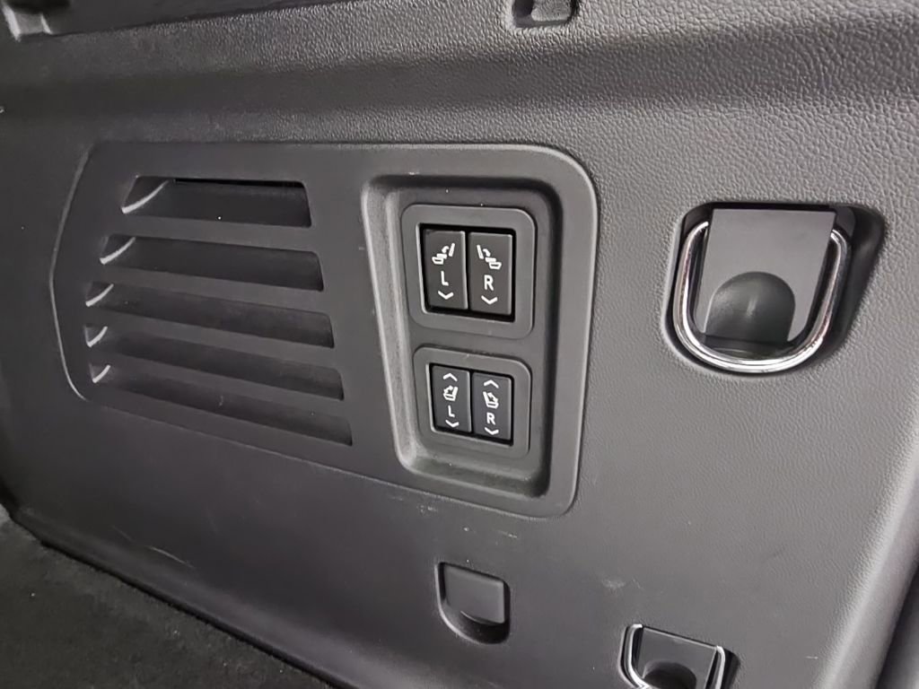 Used 2024 Chevrolet Traverse RS w/ LPO, Floor Liner Package image 38