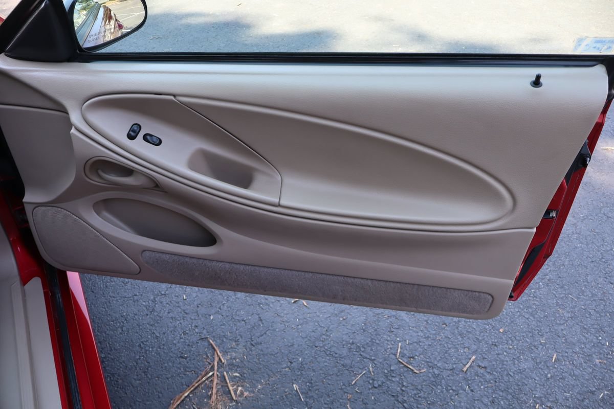 Used 1999 Ford Mustang Convertible RWD image 20