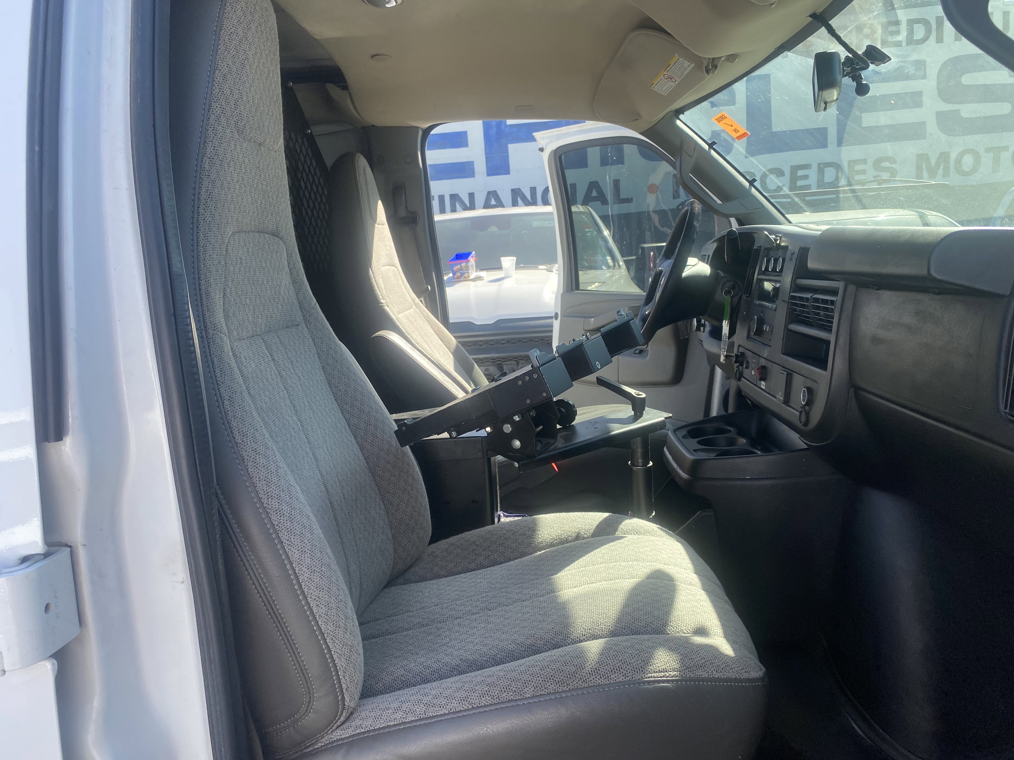 Used 2016 Chevrolet Express 2500 RWD image 23