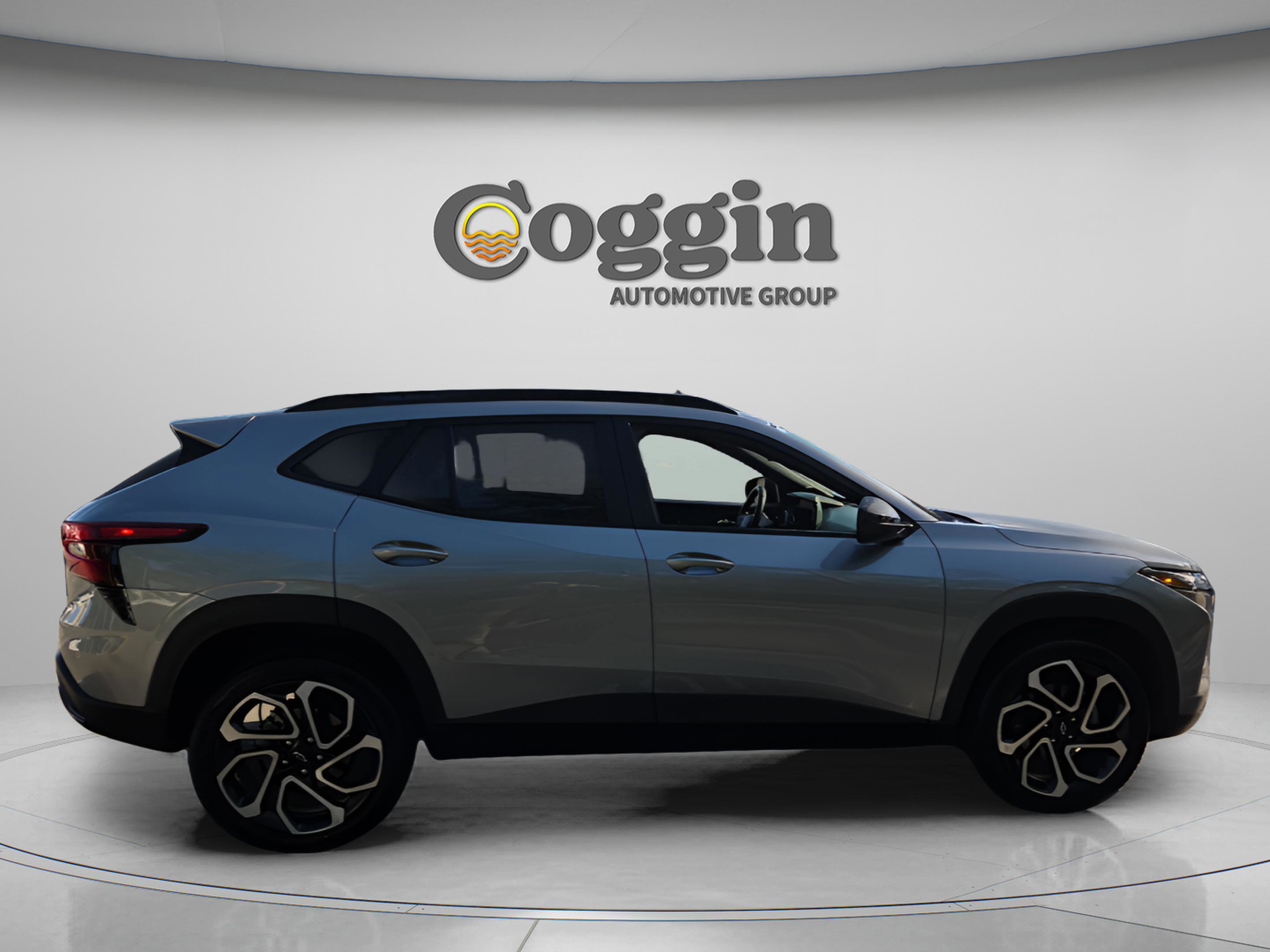 Used 2025 Chevrolet Trax RS FWD image 6