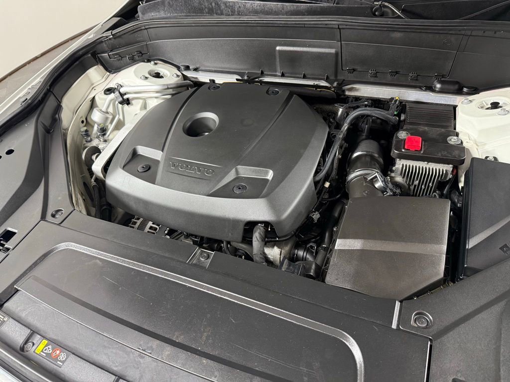Used 2020 Volvo XC90 T5 Momentum image 33