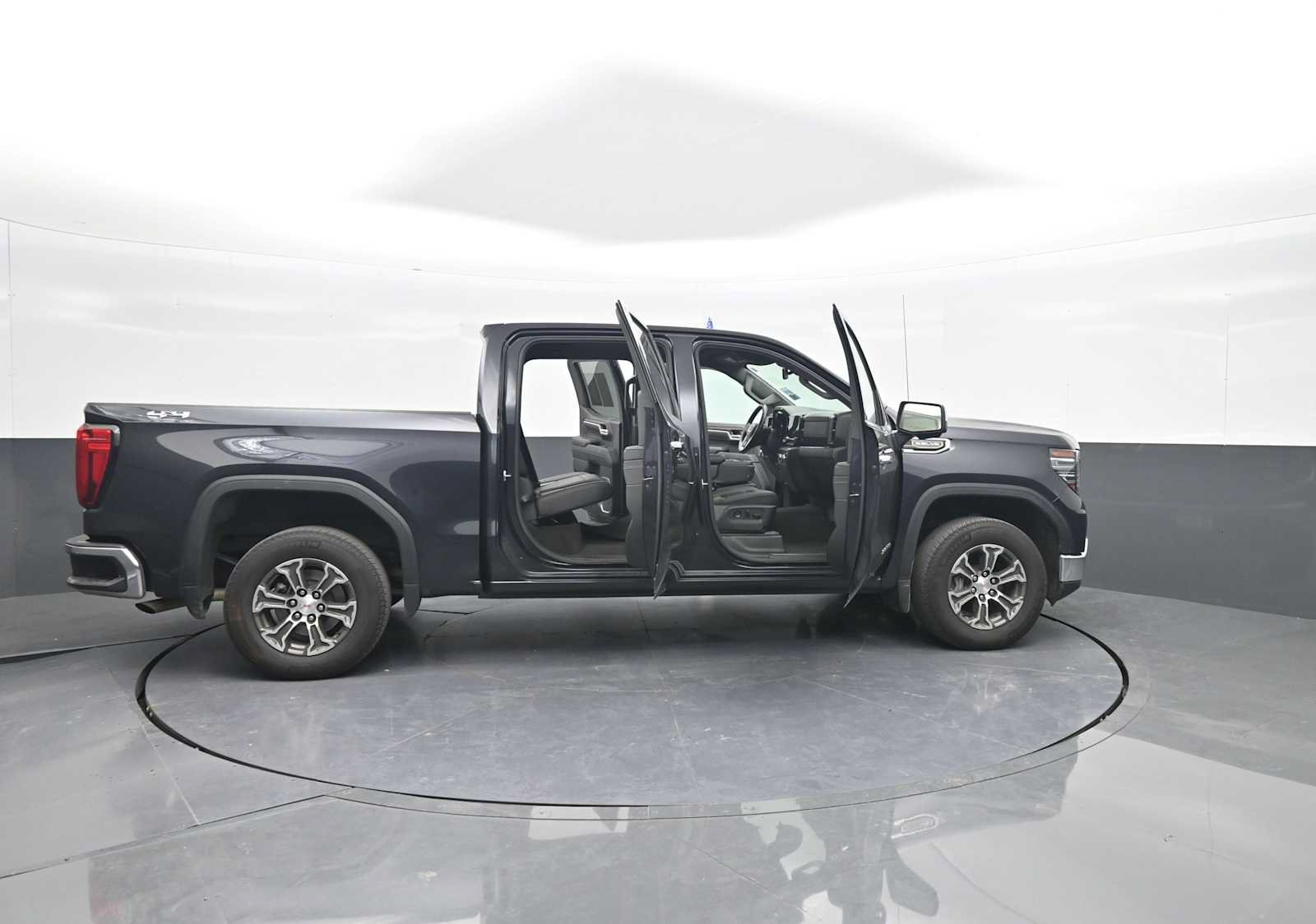 Used 2025 GMC Sierra 1500 SLT AWD/4WD image 30