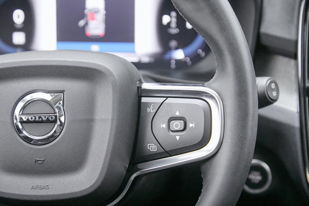 Used 2023 Volvo XC40 B5 Ultimate w/ Protection Package Premier image 32