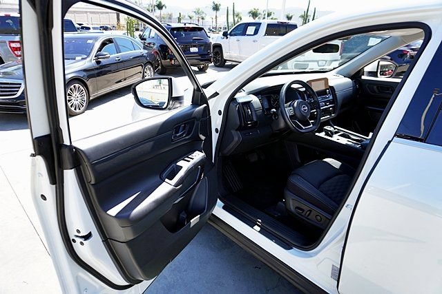 Certified 2023 Nissan Pathfinder SV w/ Black Appearance Package FWD image 47
