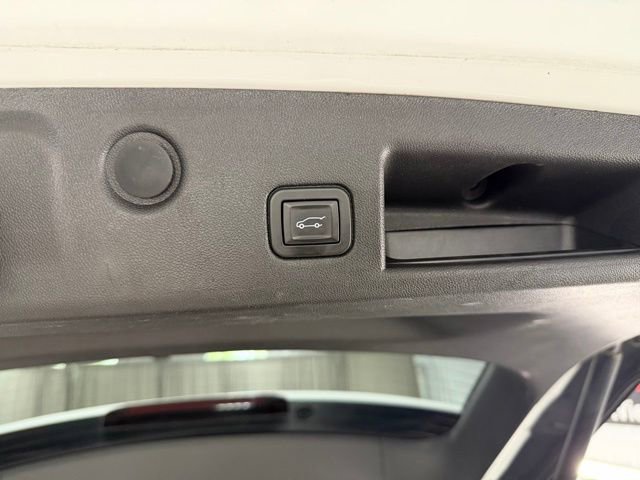 Used 2020 Chevrolet Equinox LT w/ Driver Convenience Package AWD/4WD image 10