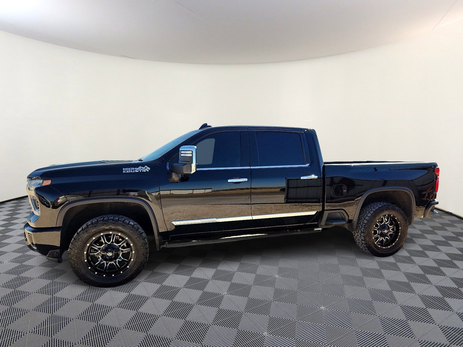 Used 2024 Chevrolet Silverado 3500 High Country w/ High Country Premium Package image 2