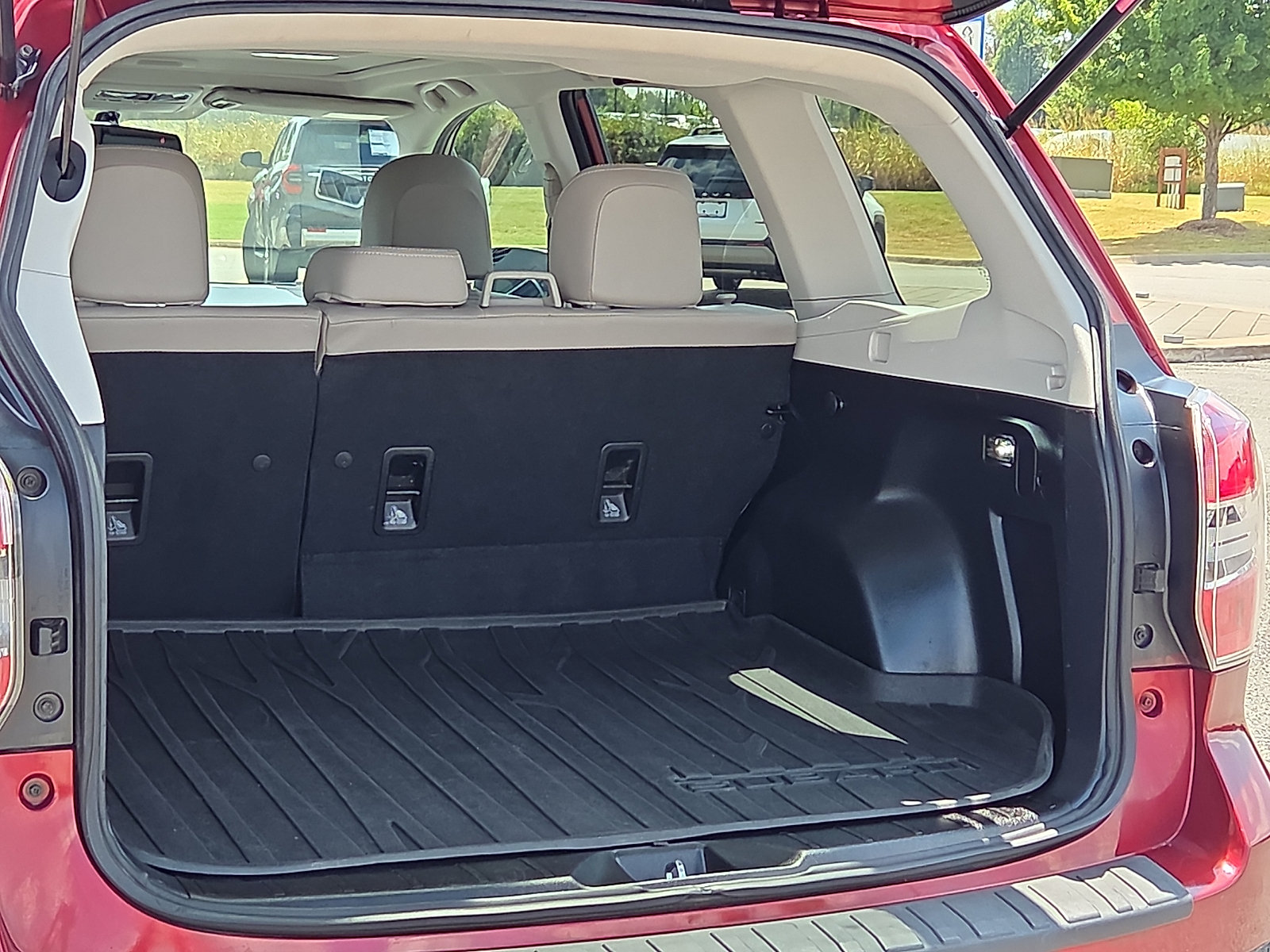 Used 2016 Subaru Forester 2.5i Limited w/ Popular Package #2 AWD/4WD image 9