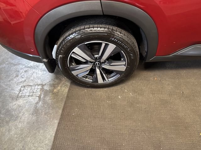 Used 2025 Nissan Rogue SL image 7