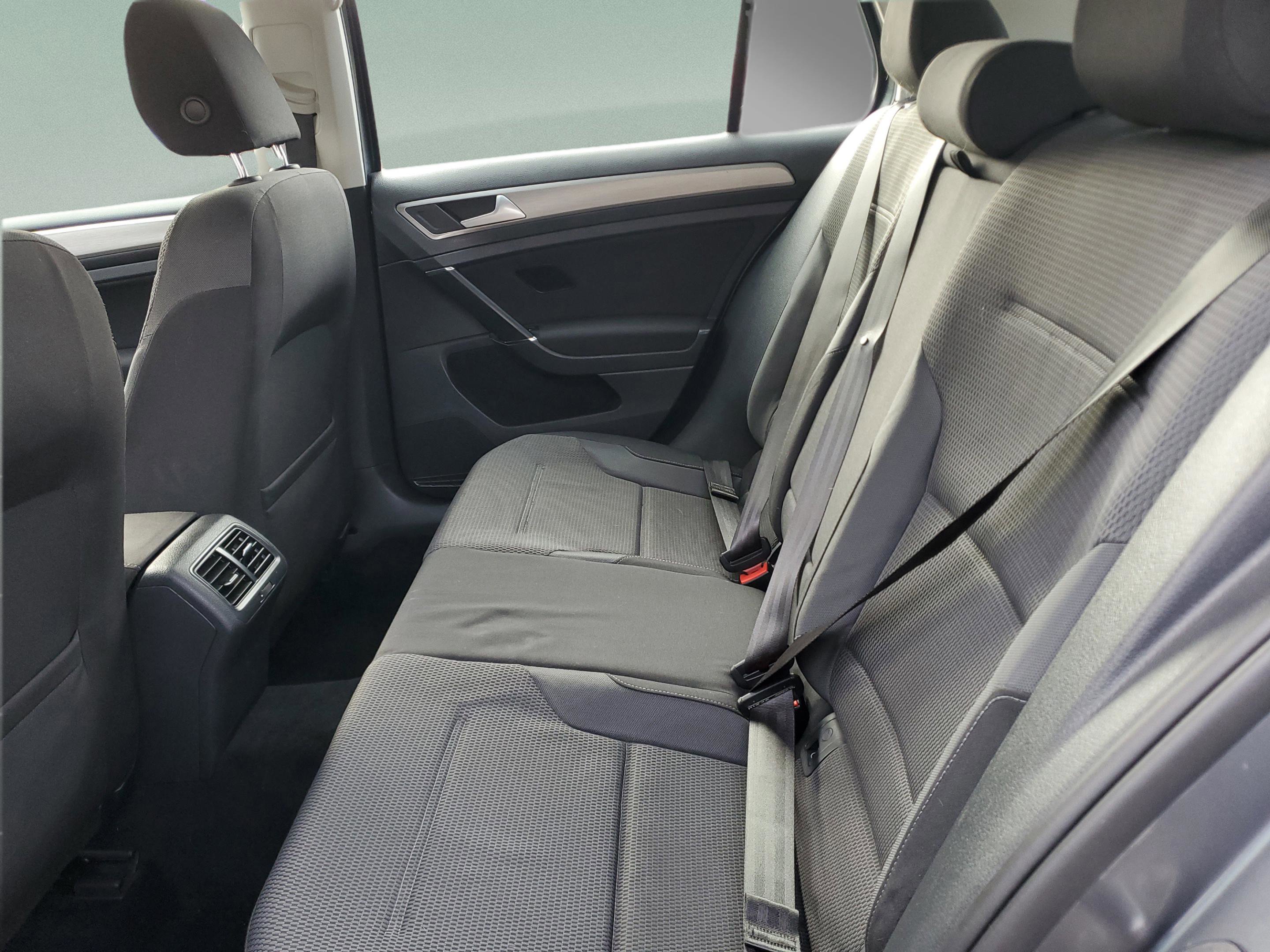 Used 2016 Volkswagen Golf S image 7