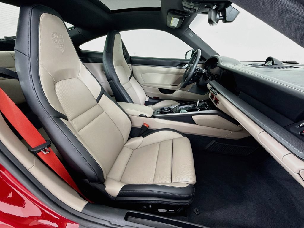 Certified 2025 Porsche 911 Carrera RWD image 29