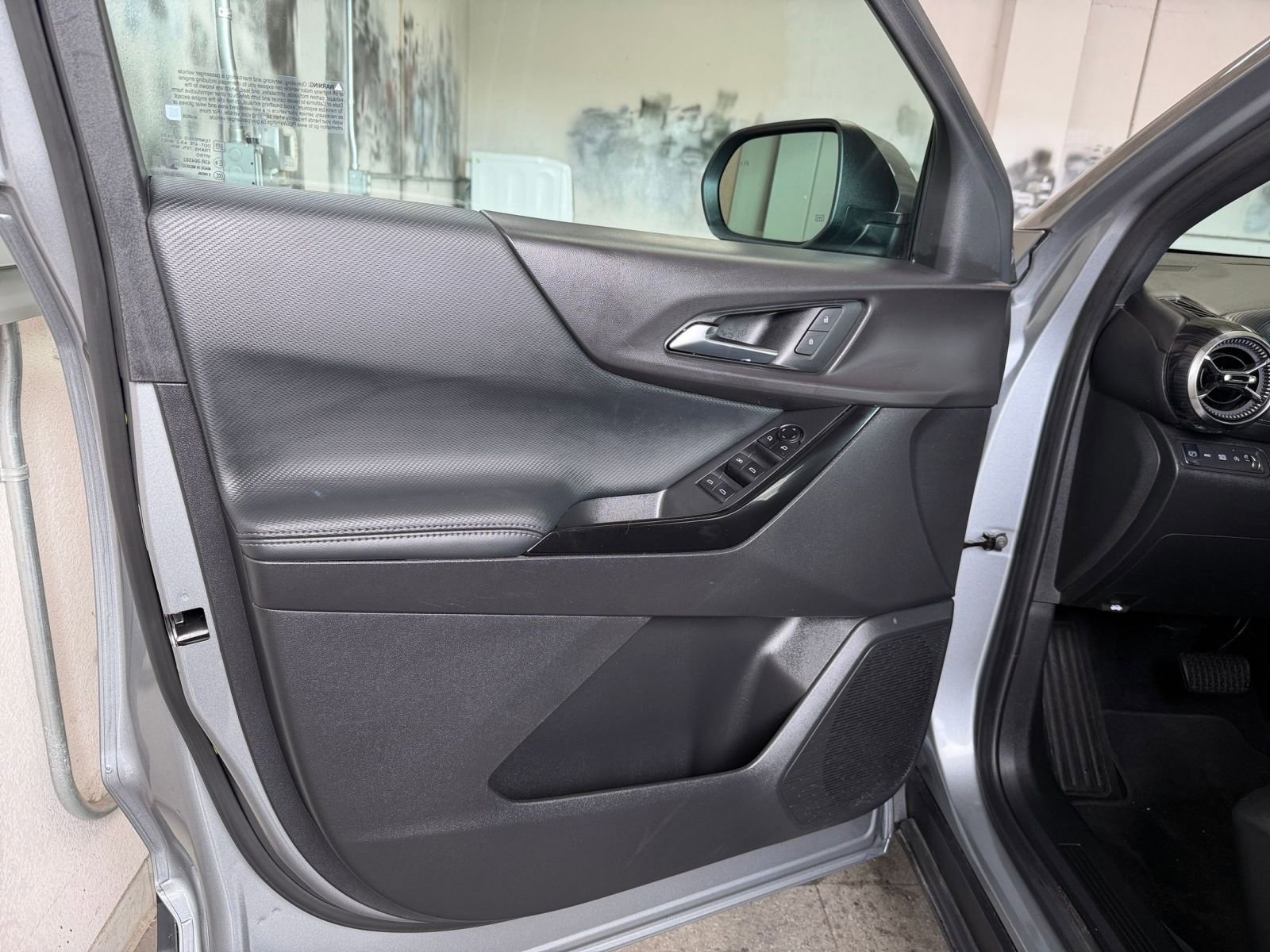 Used 2025 Chevrolet Equinox LT image 20