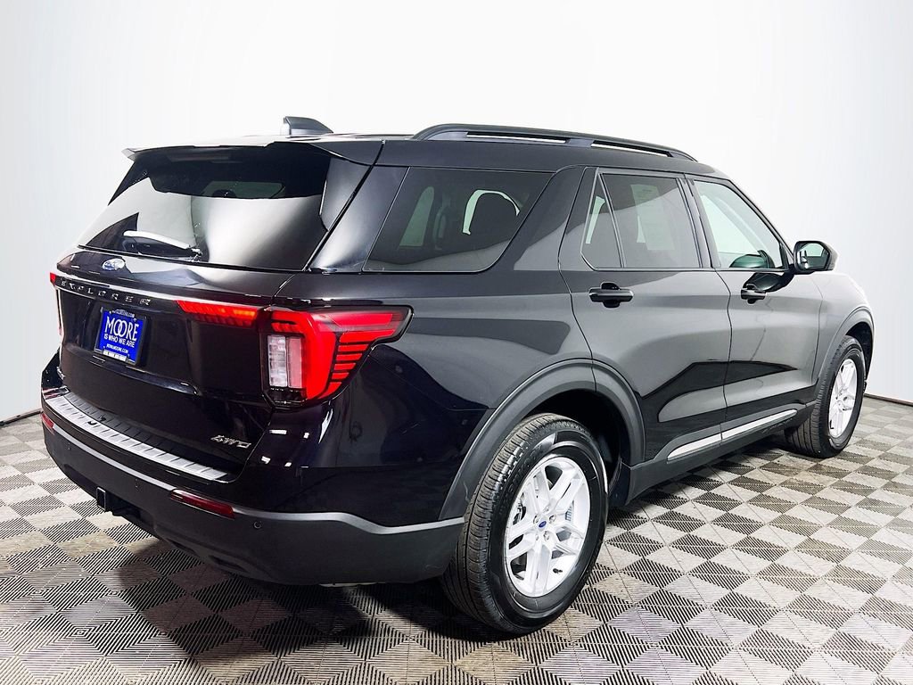 Used 2025 Ford Explorer Active AWD/4WD image 7