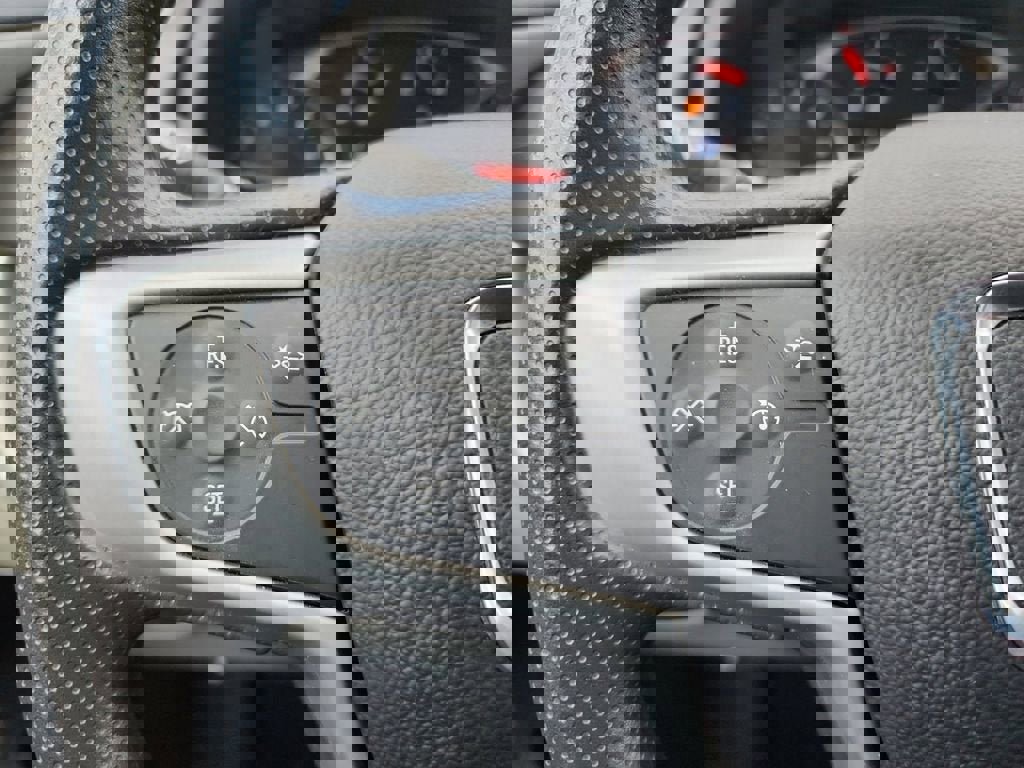 Used 2023 GMC Terrain SLE w/ Driver Convenience Package image 23