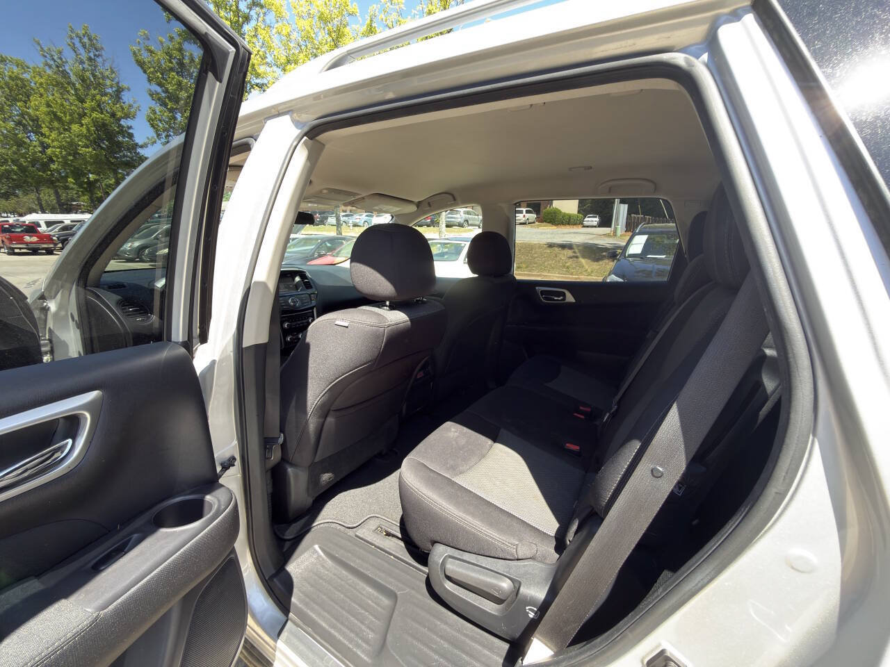 Used 2017 Nissan Pathfinder S AWD/4WD image 28