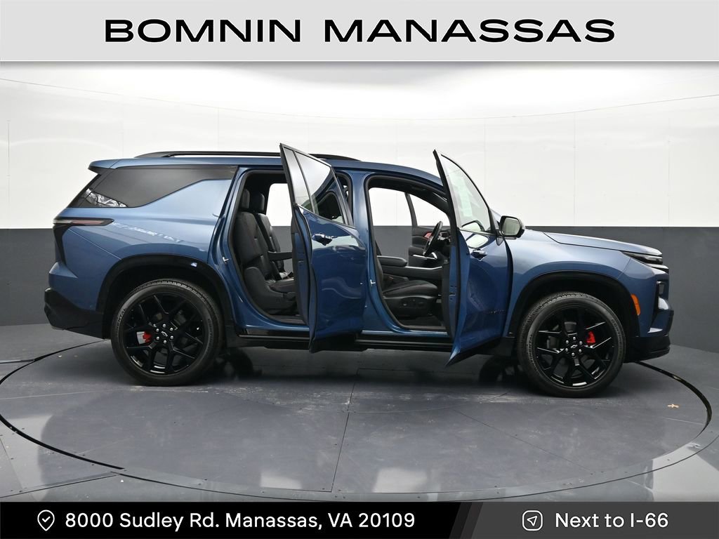 Used 2024 Chevrolet Traverse RS image 34