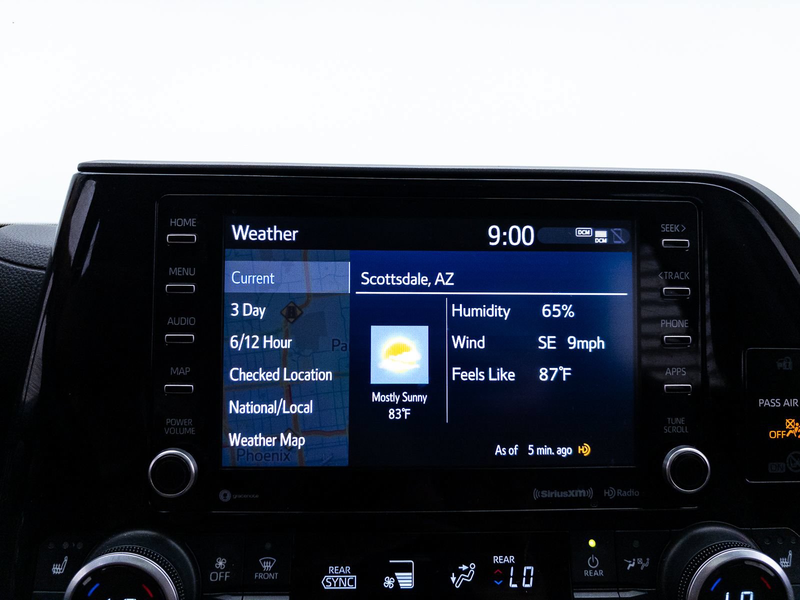 Used 2021 Toyota Highlander XLE AWD/4WD image 8