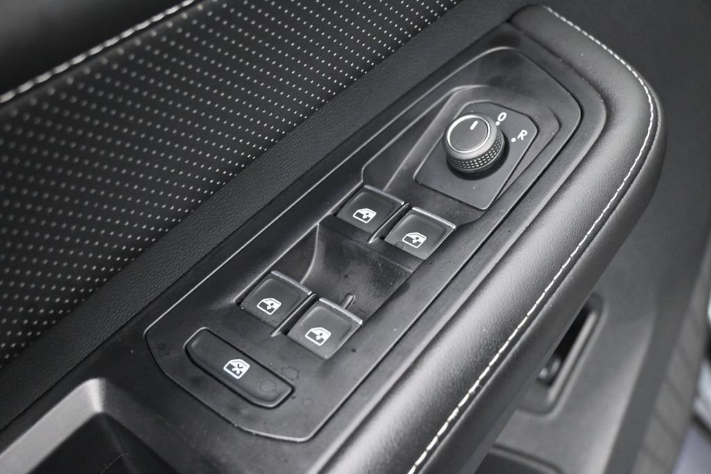 Used 2024 Volkswagen Atlas SE w/ Panoramic Sunroof Package FWD image 14