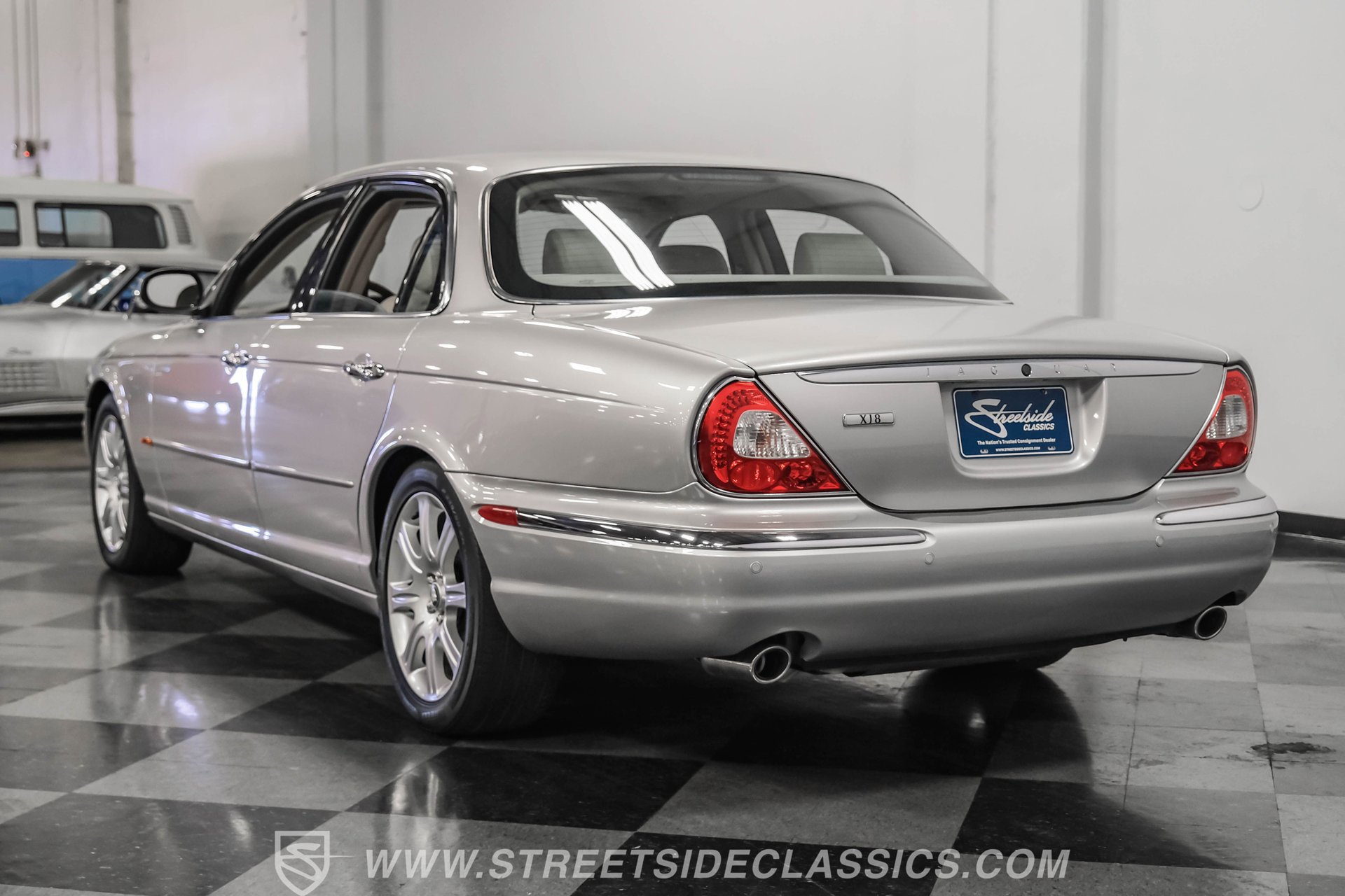 Used 2004 Jaguar XJ8 image 9