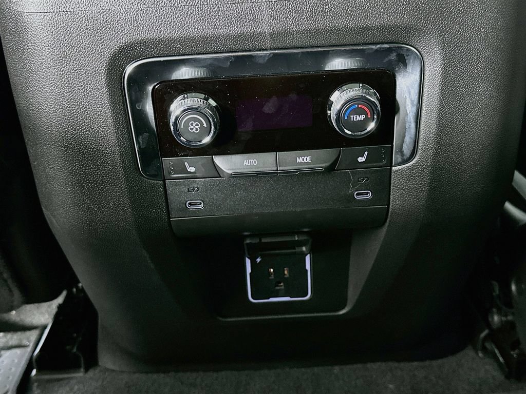 Used 2026 Chevrolet Suburban RST w/ Comfort Package AWD/4WD image 22