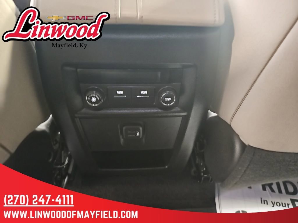 Used 2023 Chevrolet Traverse LS FWD image 13