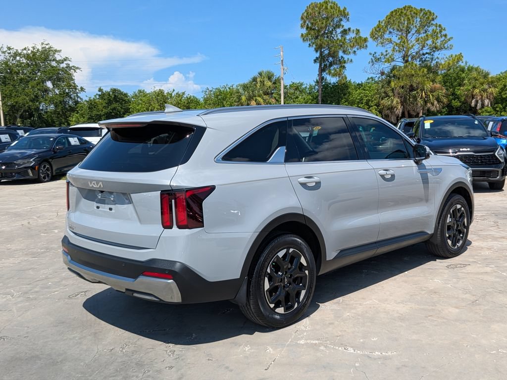 Certified 2025 Kia Sorento S w/ Panoramic Sunroof Package FWD image 8