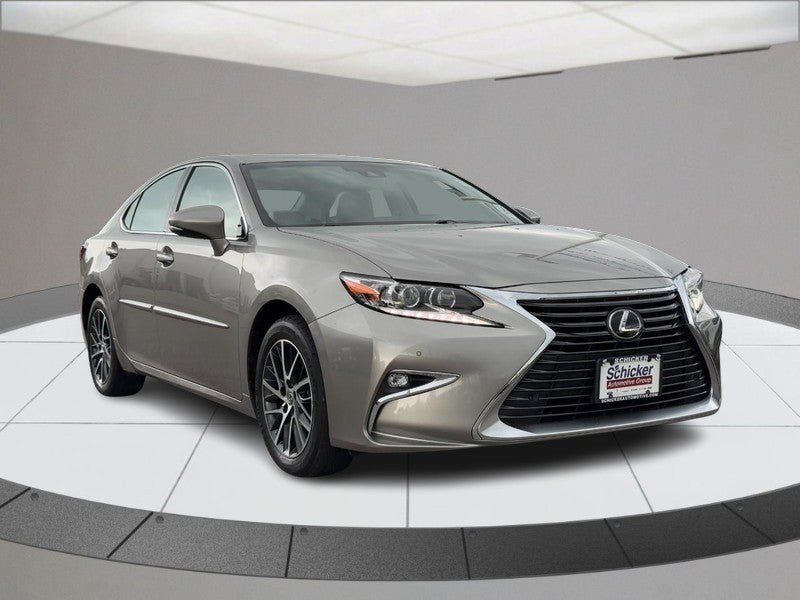 Used 2017 Lexus ES 350 w/ Luxury Package FWD image 2