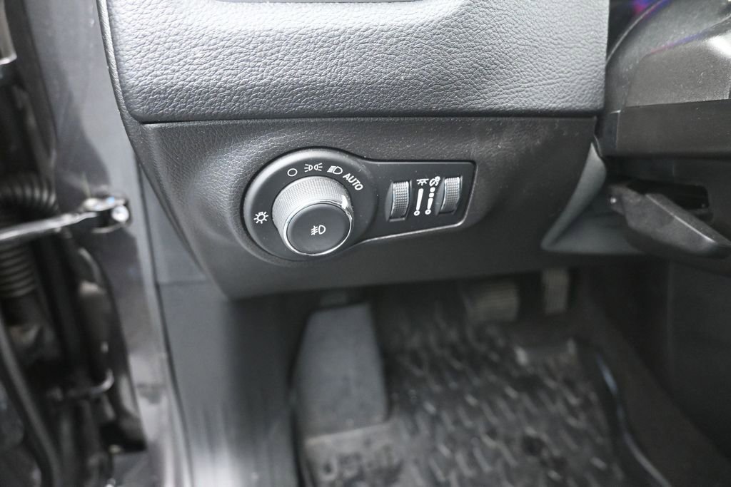 Used 2020 Jeep Compass Latitude AWD/4WD image 21