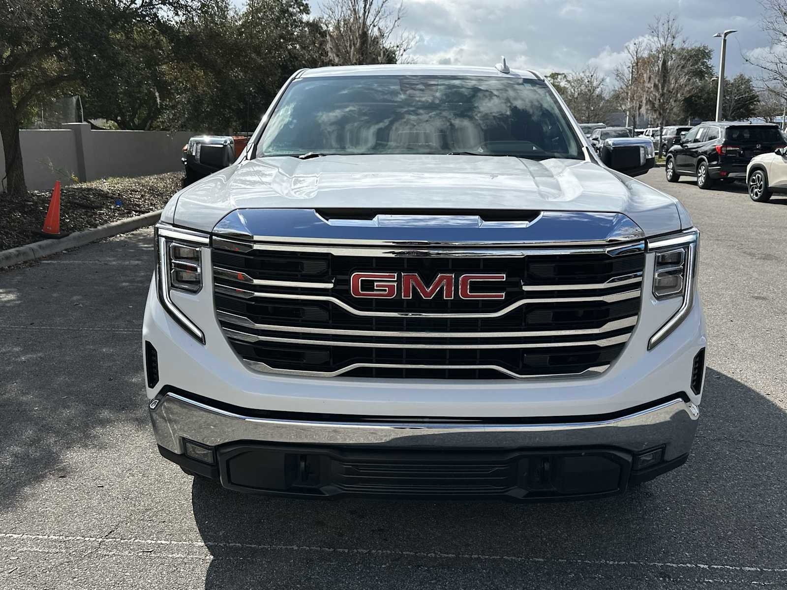 Certified 2025 GMC Sierra 1500 SLT image 9