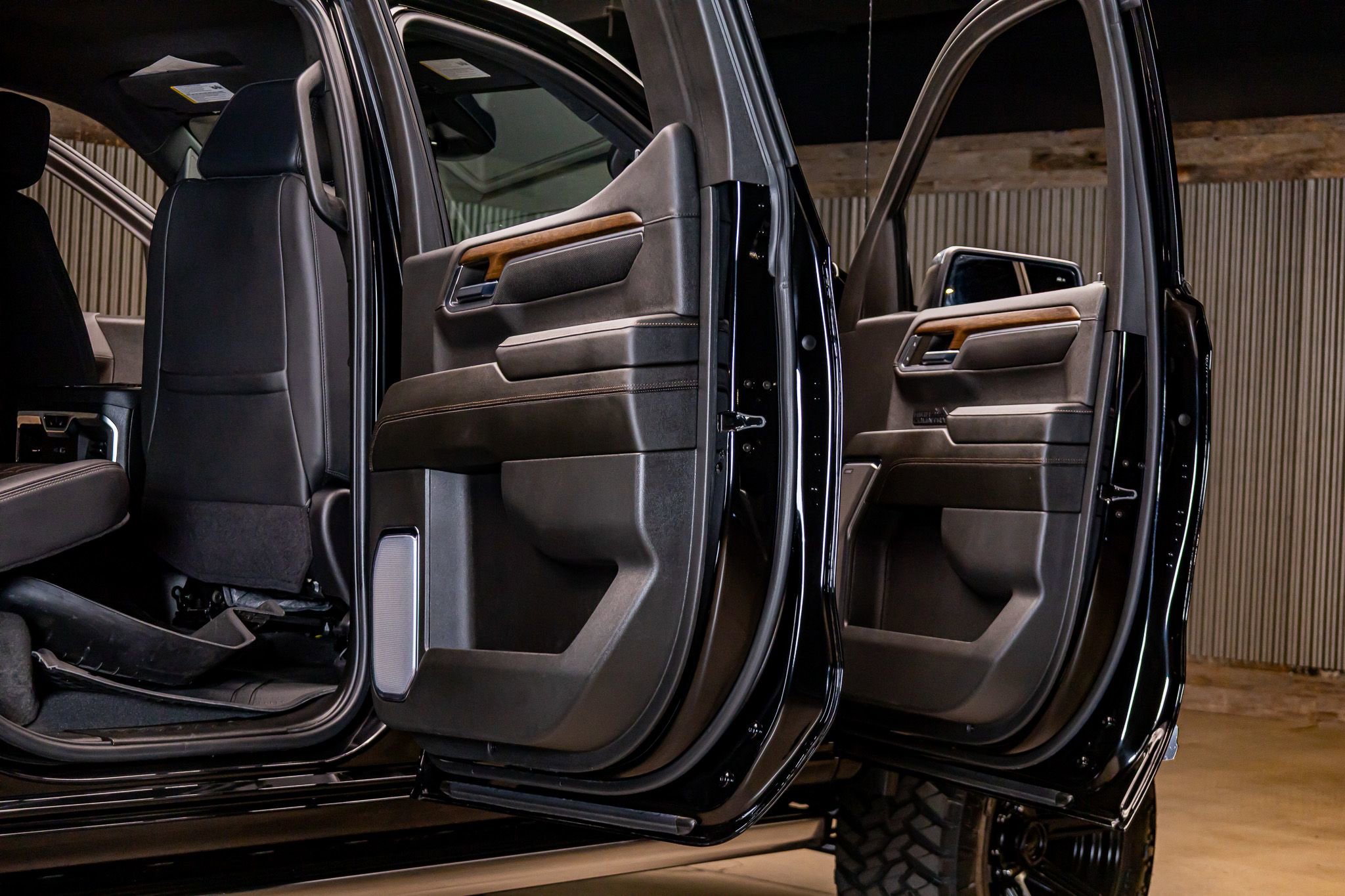 Used 2024 Chevrolet Silverado 1500 High Country w/ Technology Package image 31