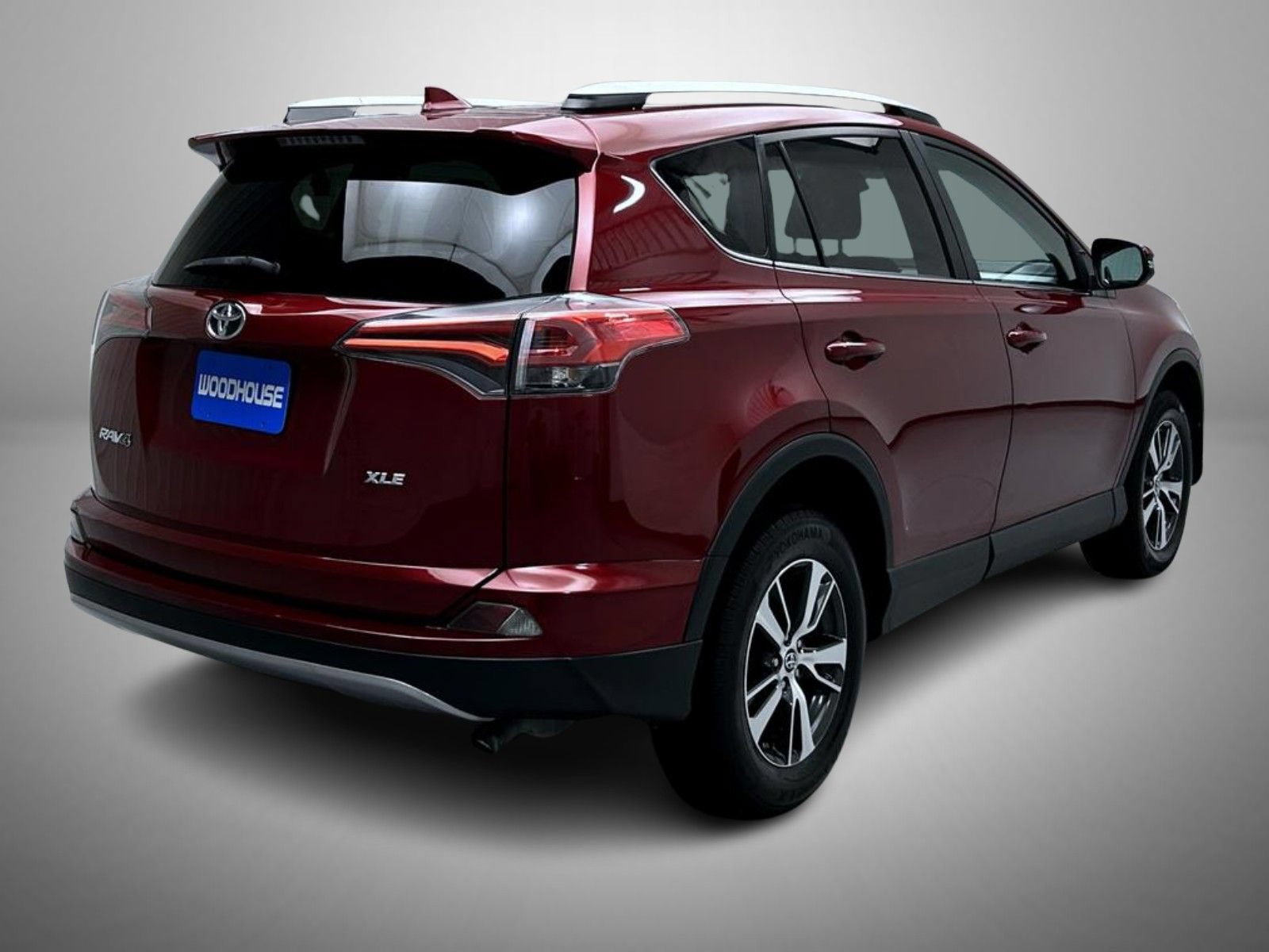 Used 2018 Toyota RAV4 XLE FWD image 5
