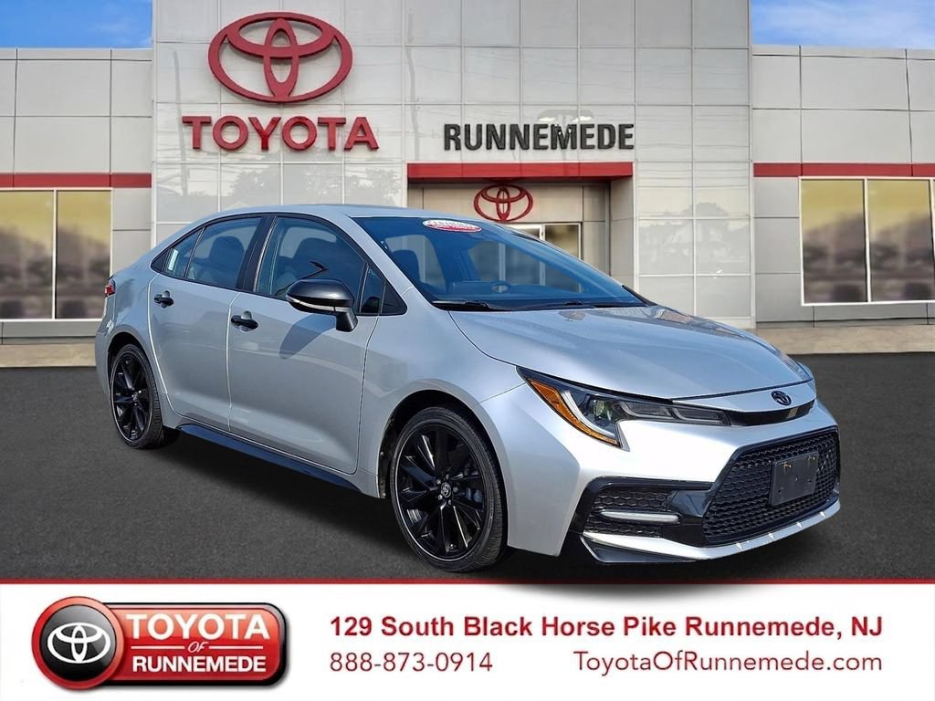 Certified 2022 Toyota Corolla SE FWD image 1