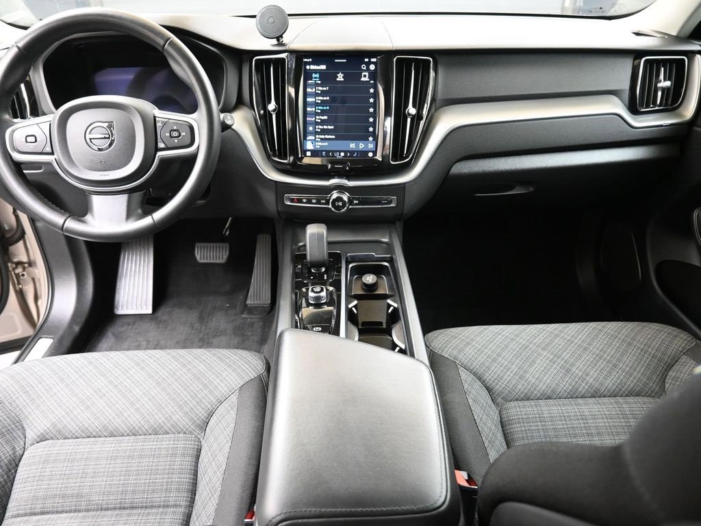 Certified 2023 Volvo XC60 B5 Core image 18